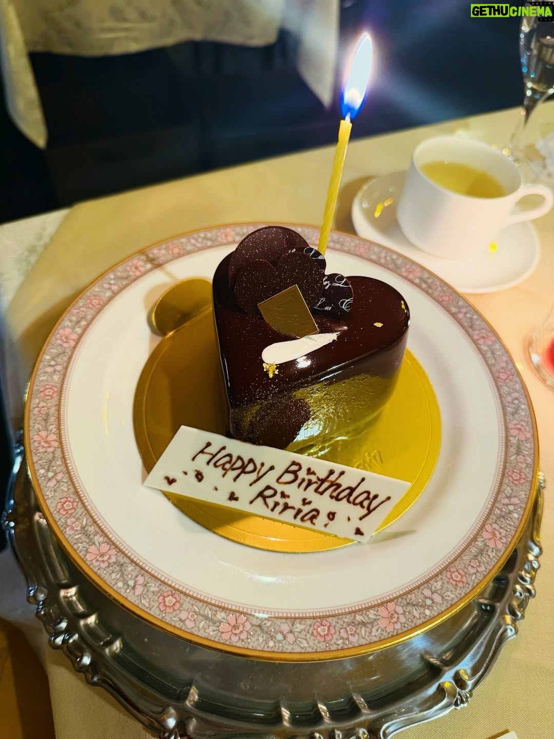 Riria Kojima - 4K Likes - 12/18誕生日でした🎂お祝いくださった皆さま、やさしい想いをありがとうございます。だいすきです。

32歳も健やかに自分にも優しくする心を忘れず
嘘なく精一杯、逞しく、生きていきます。

吸〜

吐〜

整〜🧹🍃🫧

これからもよろしくお願い致します。
.
.
.
写真は親友のしほちゃんがお祝いしてくれて幸せだった日。特別をありがとう。いつもありがとう。すきなものしかなくて…🥩🍫

年々深まる愛でございます。 @nanbashiho 🐈