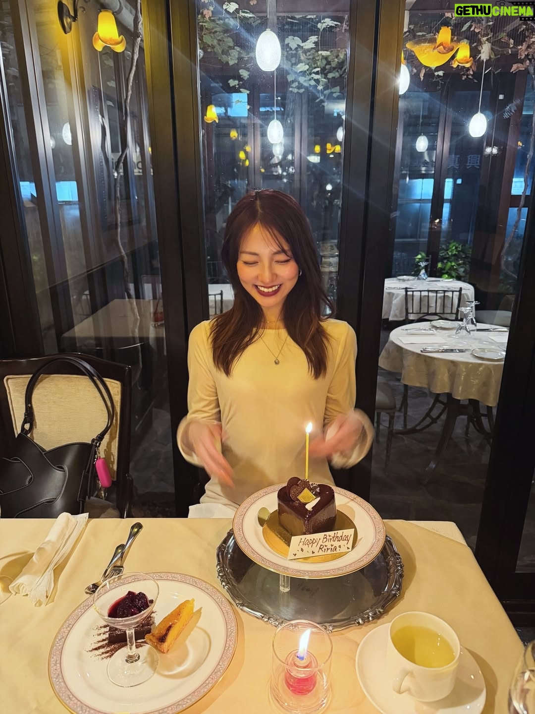 Riria Kojima - 4K Likes - 12/18誕生日でした🎂お祝いくださった皆さま、やさしい想いをありがとうございます。だいすきです。

32歳も健やかに自分にも優しくする心を忘れず
嘘なく精一杯、逞しく、生きていきます。

吸〜

吐〜

整〜🧹🍃🫧

これからもよろしくお願い致します。
.
.
.
写真は親友のしほちゃんがお祝いしてくれて幸せだった日。特別をありがとう。いつもありがとう。すきなものしかなくて…🥩🍫

年々深まる愛でございます。 @nanbashiho 🐈