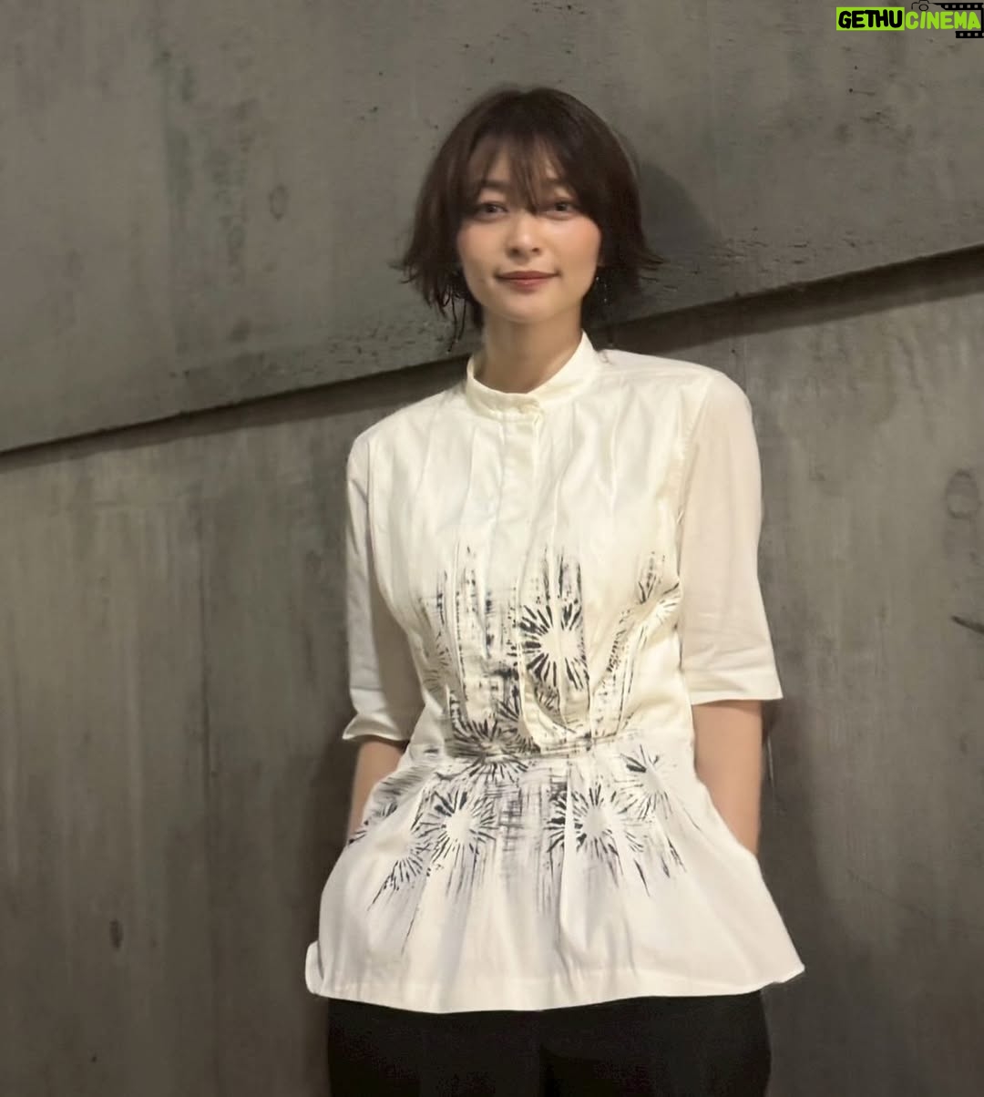 Ririka - 2.1K Likes - お久しぶりです
最近はエアコンの最適解の温度が分からず寒くなったり暑くなったり悩む日々です
おやすみー！

ちなみに今は25度　風量2 
多分夜中に一回起きて、エアコン切って
その2時間後くらいにまた起きて27度　風量3にする予感

忙しい..

#久しぶりの投稿エアコン事情でごめんね笑