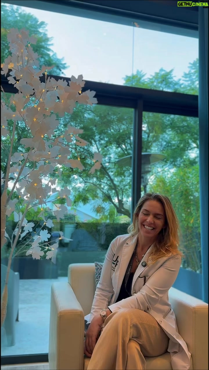 Rita Andrade - 54 Likes - Sobreviver ao Natal é possível 🎄

Neste vídeo, a nutricionista Dra. Rita Andrade (@ritaandrademindeat) partilha 8 dicas simples para aproveitar a época festiva sem excessos e com equilíbrio. 

👉 Marque a sua consulta de nutrição na UP Clinic e cuide da sua saúde com acompanhamento especializado e humano.

A nutricionista Dra. Rita Andrade é Membro Efetivo da Ordem dos Nutricionistas, cédula profissional 2944N.

A Up Clinic é uma marca, que se posiciona na área da saúde. pertencente à empresa: Tiago Baptista Fernandes – Cirurgia Plástica Lda, que presta serviços de cirurgia plástica, medicina estética, enfermagem, fisioterapia, smart aging, capilar, ginecoestética e skincare com ERS número de registo 28960, licença de funcionamento número 17159/2019 para centros de enfermagem e clínicas ou consultórios médicos e estabelecimento fixo ERS n.º E143709.

#natal #nutriçao #upclinic #consultas #smartaging