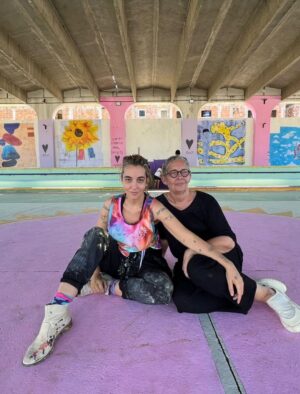 Rita Wainer Instagram - Je t’aime tellement ma maman rockeuse. T’es une star, t’es ma star.♥️💋 eu amo ser sua filha.