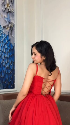 Ritika Chauhan Instagram - Thode gussale ♥️🫣 .
.
.
.
.
#ritzzchauhan #reel