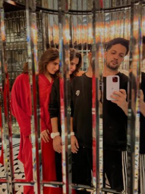 Riya Kishanchandani Instagram - Two years of marriage🙈 omg still can't believe that i m married 🙈😂
Thank you for being my forever here & after In sha allah ♥️