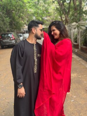 Riya Kishanchandani Instagram - Two years of marriage🙈 omg still can't believe that i m married 🙈😂
Thank you for being my forever here & after In sha allah ♥️