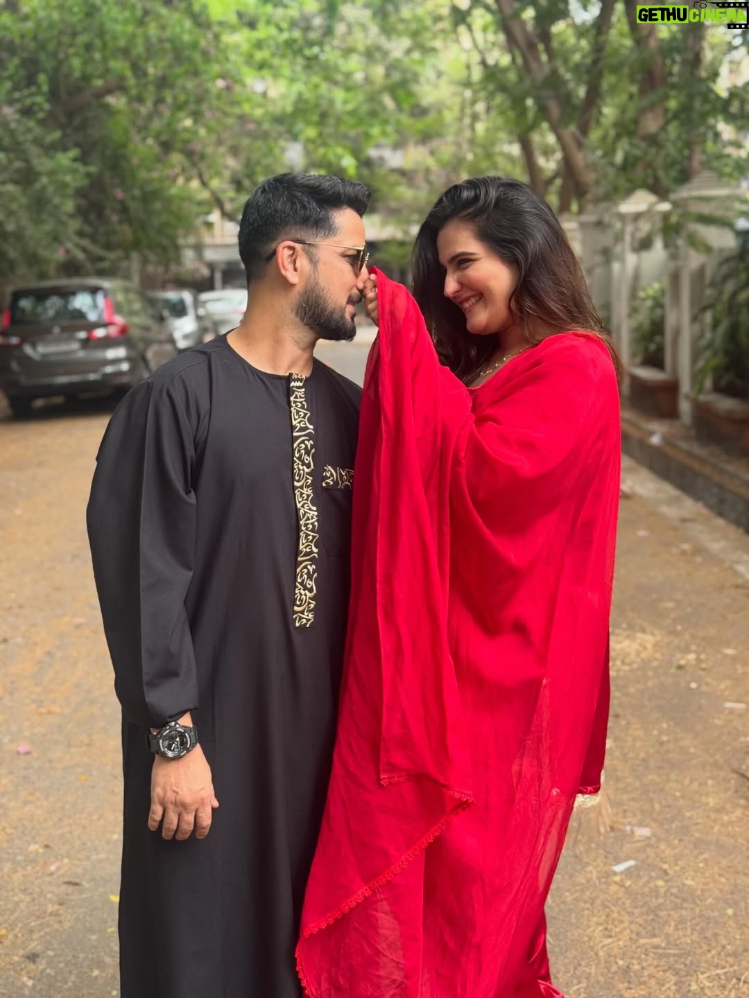 Riya Kishanchandani - 158.7K Likes - Two years of marriage🙈 omg still can't believe that i m married 🙈😂 
Thank you for being my forever here & after In sha allah ♥️