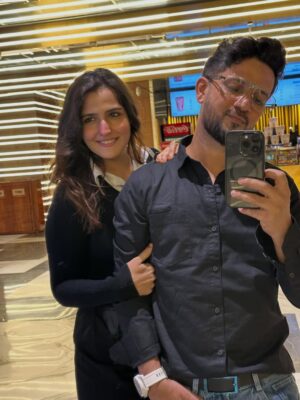 Riya Kishanchandani Instagram - Two years of marriage🙈 omg still can't believe that i m married 🙈😂
Thank you for being my forever here & after In sha allah ♥️