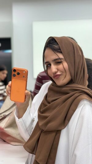 Riya Kishanchandani Instagram - Orange is the new black ♥️
#apple #iphone17pro @apple