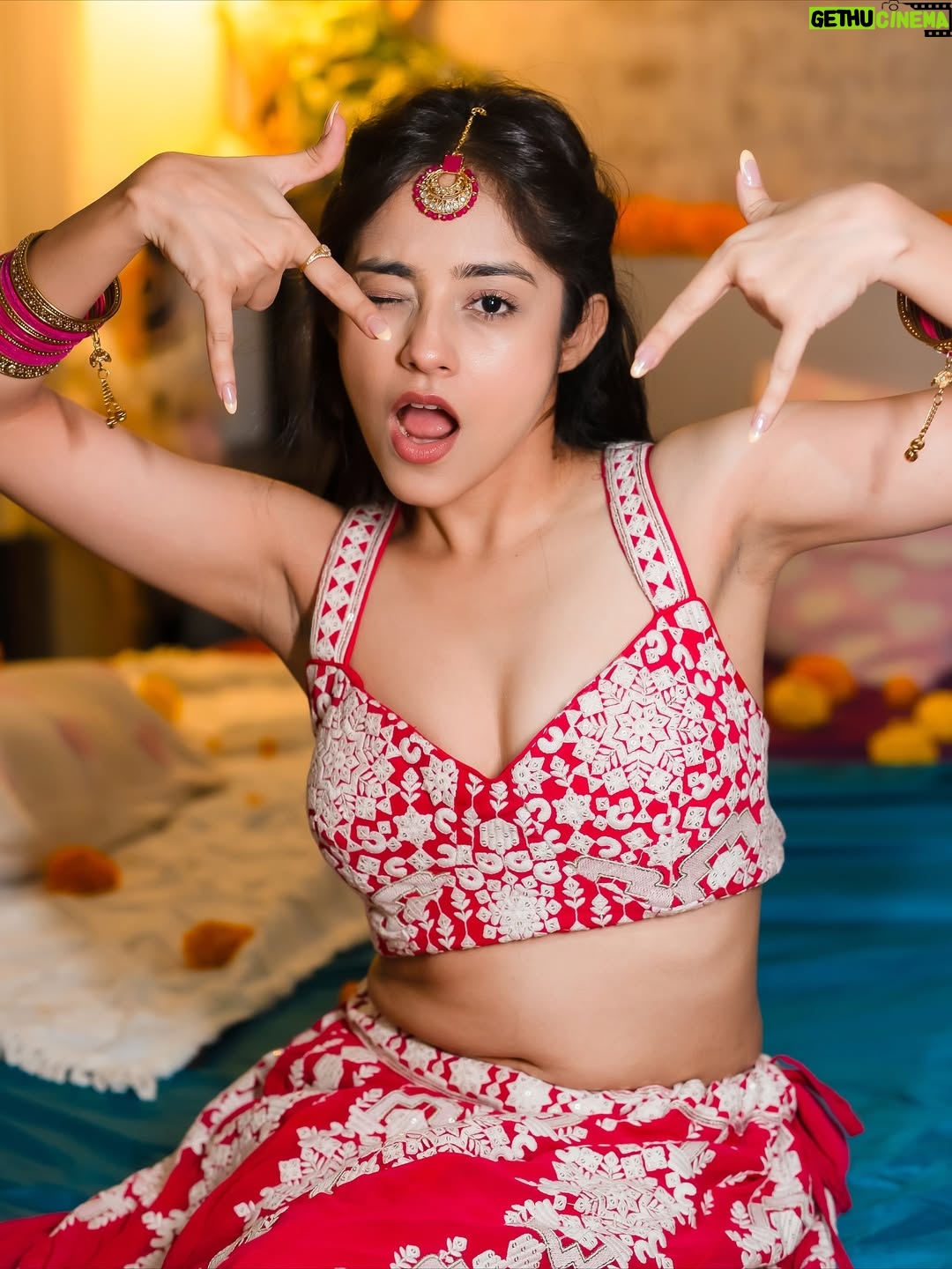 Riya Verma - 463.2K Likes - HAPPY DIWALI 🪔 FROM BUTKI🤭♥️

#diwali