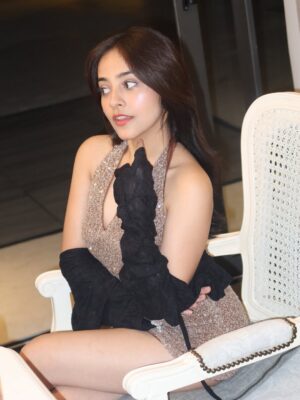 Riya Verma Instagram - 2026……..🌸

#viral #explorepage #newyear2026 #Poolparty #bachugang