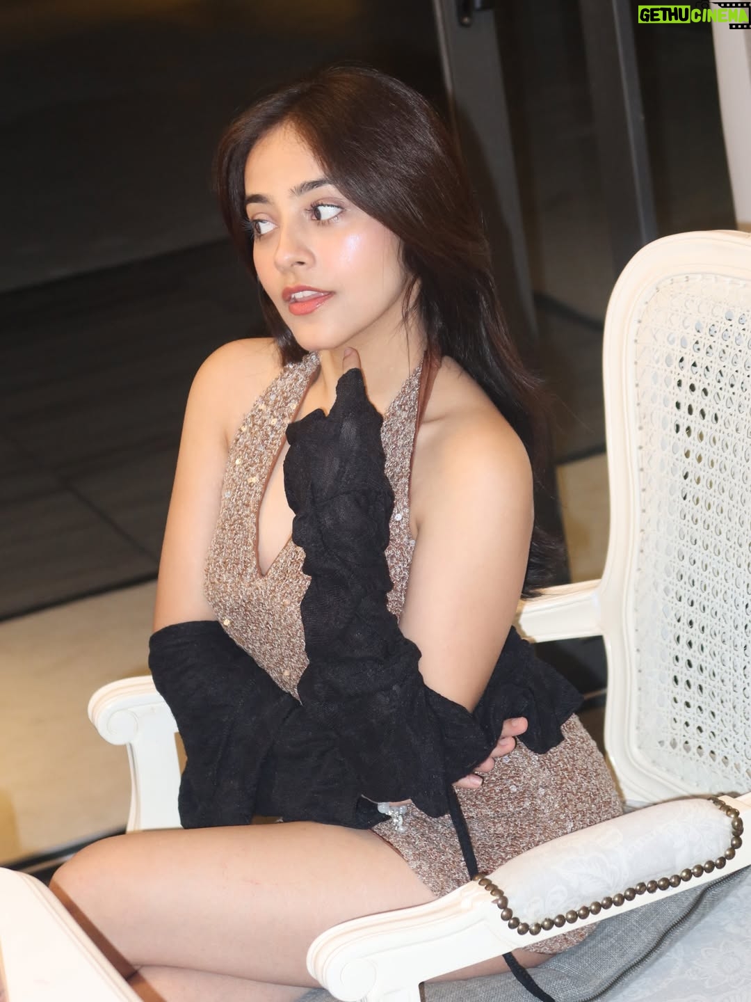Riya Verma - 180.2K Likes - 2026……..🌸

#viral #explorepage #newyear2026 #Poolparty #bachugang