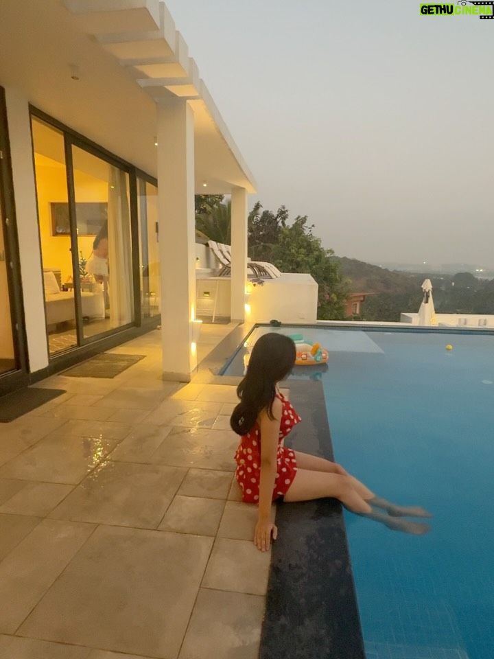 Riya Verma - 180.2K Likes - 2026……..🌸

#viral #explorepage #newyear2026 #Poolparty #bachugang