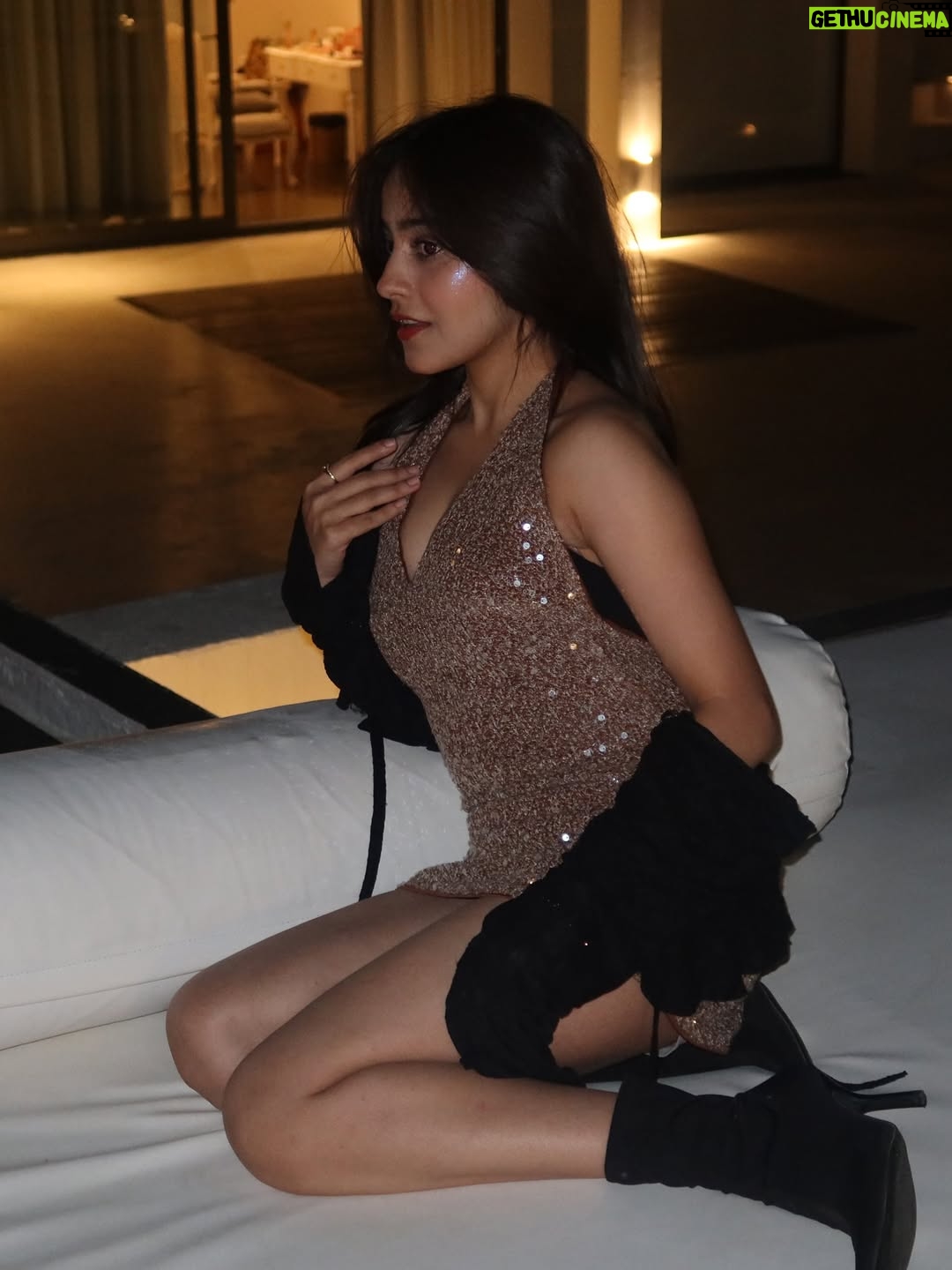 Riya Verma - 180.2K Likes - 2026……..🌸

#viral #explorepage #newyear2026 #Poolparty #bachugang