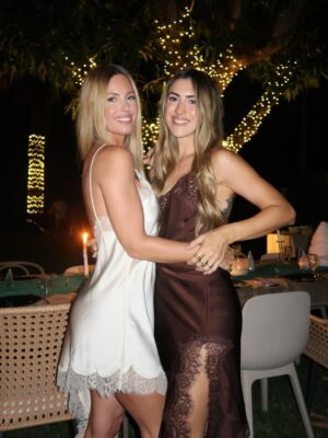 Rocío Guirao Díaz Instagram - Navidad es esto amor, familia y amigos que te reciben con el corazón 💫🎅🏼