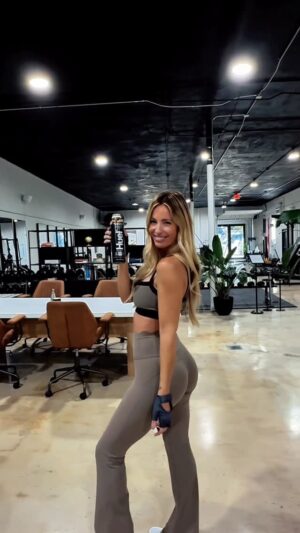 Rocío Guirao Díaz Instagram - Días de gym, nutrición inteligente.
Alta en proteína, completa y fácil de llevar.
Así se integra @huel  Black Edition a mi rutina.
#ad