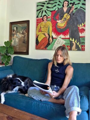 Rocío Igarzábal Instagram - Distintos escenarios, el mismo mood. @tommyhilfiger versión Rochi ✨️😍 
.
#TOMMYFAMILY
 ar.tommy.com