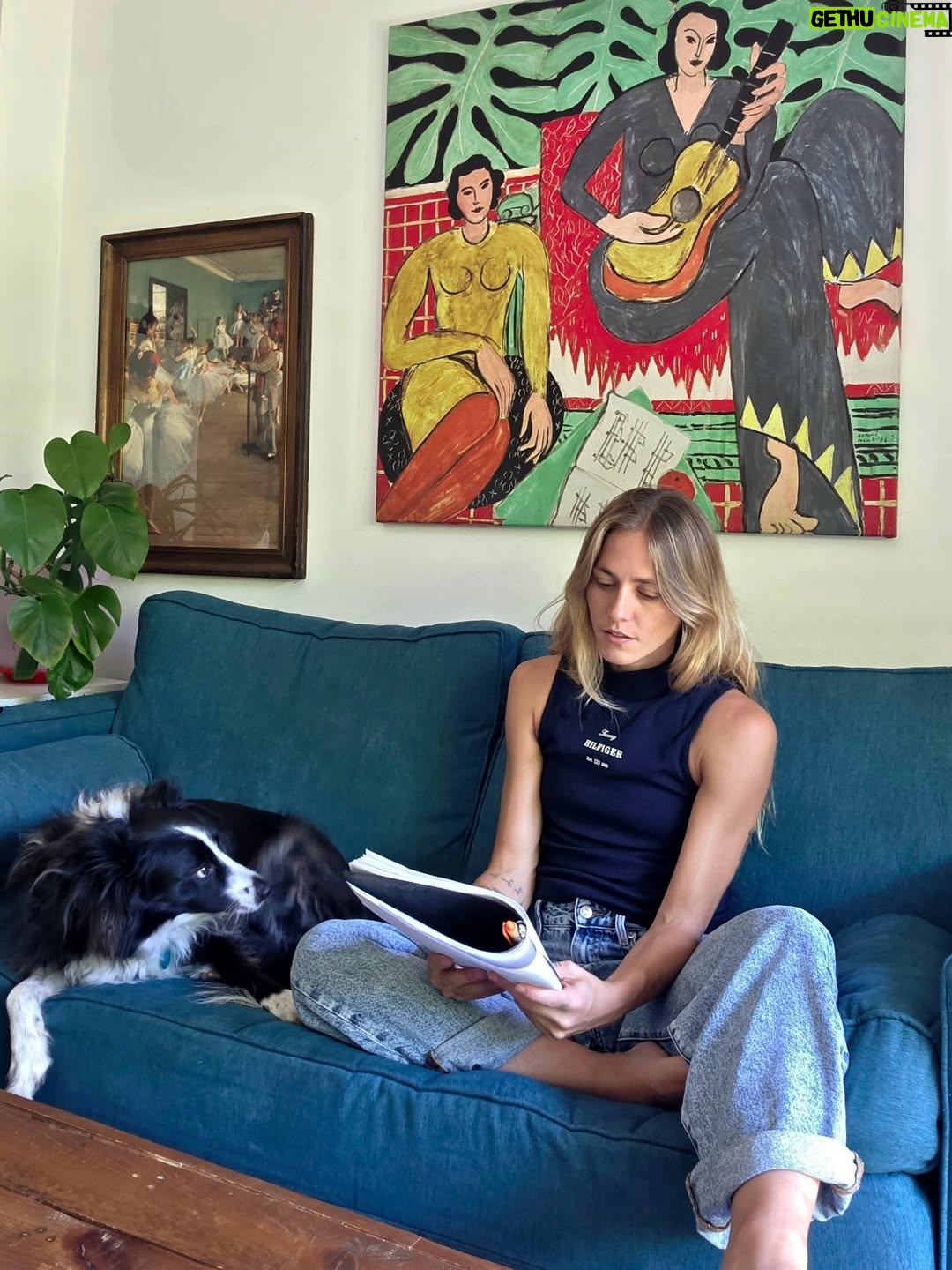 Rocío Igarzábal - 5.9K Likes - Distintos escenarios, el mismo mood. @tommyhilfiger versión Rochi ✨️😍 
.
#TOMMYFAMILY
 ar.tommy.com