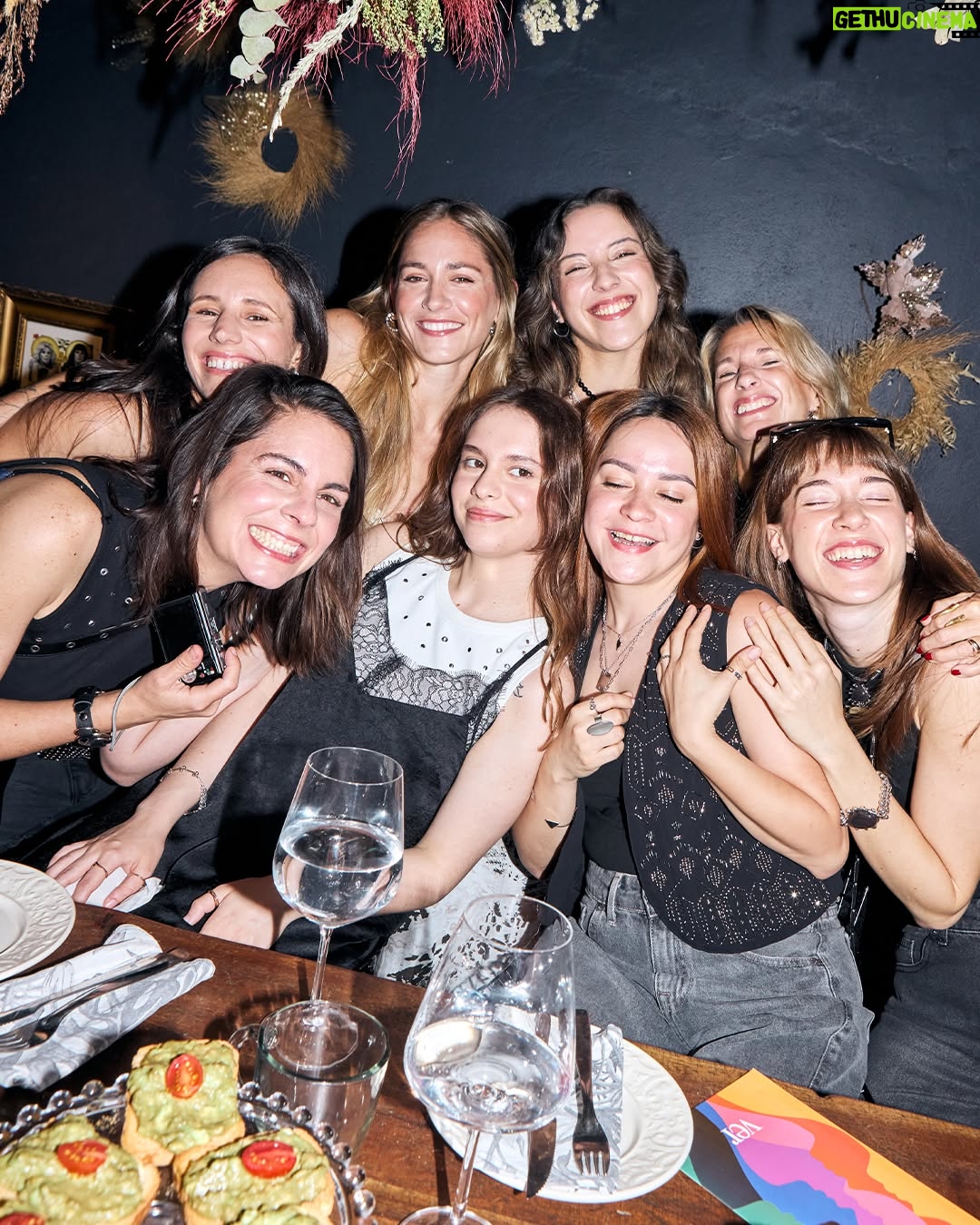 Rocío Igarzábal - 2.7K Likes - Felices de vernos y encontrarnos con nuestra comunidad!! (Y aprovechar para elegir estos looks de fiesta que no queremos dejar de usar 😍)

 
👉 Vení a probarlos todos o conseguilos en ver.com.ar y aprovechá 6 cuotas sin interés y envío gratis desde $200.000.