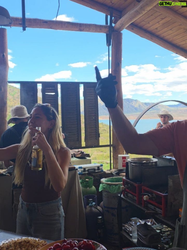 Rocío Igarzábal - 22.9K Likes - Así se sirvió el finde en Mendoza 🍻 🌄
.
.
.
.
@corona_argentina ❤️