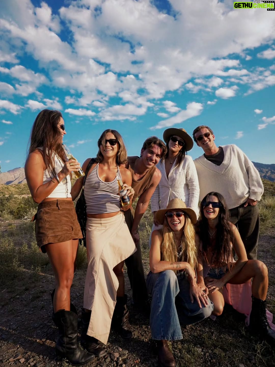 Rocío Igarzábal - 22.9K Likes - Así se sirvió el finde en Mendoza 🍻 🌄
.
.
.
.
@corona_argentina ❤️