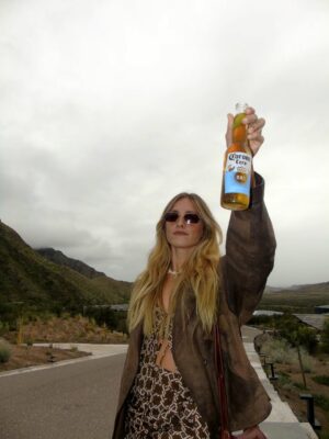 Rocío Igarzábal Instagram - Así se sirvió el finde en Mendoza 🍻 🌄
.
.
.
.
@corona_argentina ❤️