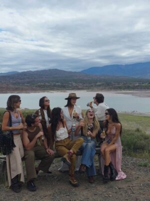 Rocío Igarzábal Instagram - Así se sirvió el finde en Mendoza 🍻 🌄
.
.
.
.
@corona_argentina ❤️