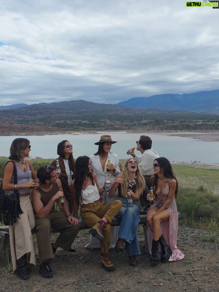 Rocío Igarzábal - 22.9K Likes - Así se sirvió el finde en Mendoza 🍻 🌄
.
.
.
.
@corona_argentina ❤️