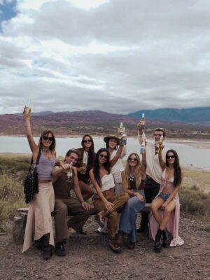 Rocío Igarzábal Instagram - Así se sirvió el finde en Mendoza 🍻 🌄
.
.
.
.
@corona_argentina ❤️