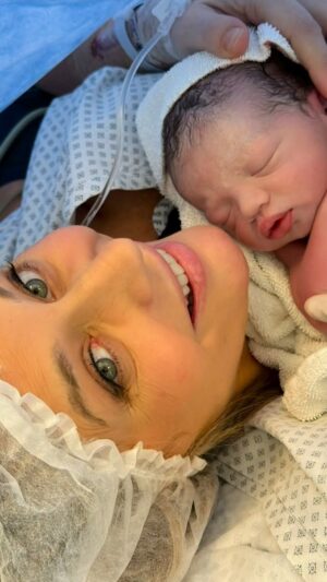 Rocío Marengo Instagram - Estamos muy felices!!!!!
Bienvenido bebito!!! 🐣
Isidro Fort Marengo, nació en el Sanatorio Otamendi a las 10:54 am y pesó 2,480 kg.
Gracias a todos por los mensajitos hermosos.
Siempre me sentí muy acompañada, querida y apoyada por ustedes y no quiero dejarlos afuera de este momento tan mágico!!!!
No puedo dejar de agradecer como primera medida a mi obstetra Dr Alejandro Falco, reyyyyy la rompes tooooda!!!! A Marcela, Mariela, Federico, María Inés Viglierchio.. y a todo un equipo espectacular que hoy trajo a mi bebé al mundo!!!!
Son enormes!!! ❤️ .