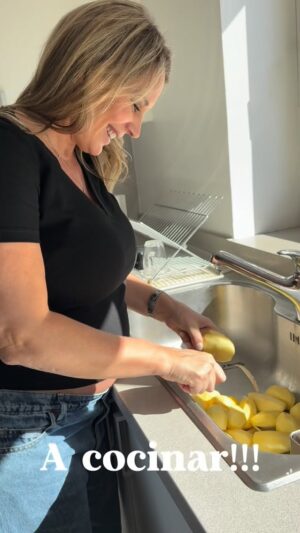 Rocío Marengo Instagram - SORTEOOOO!!!! 🎁
Nada mejor que cocinar con la freidora de aire con vapor de @lilianaelectrodomesticos , ayuda a mantener mejor los nutrientes de los alimentos!!!
Y a vos te gustaría tener una????? 💛
Participa del SORTEO gana UNA para vos!!👇
1️⃣ Seguí a @marengorocio @lilianaelectrodomesticos y @ariel_hasenauer
2️⃣ Comentá a quién le cocinarías primero 🔥
3️⃣ Likeá este post
Se define el 2/12 y lo anunciamos por historia.
Muchos éxitos!!!!