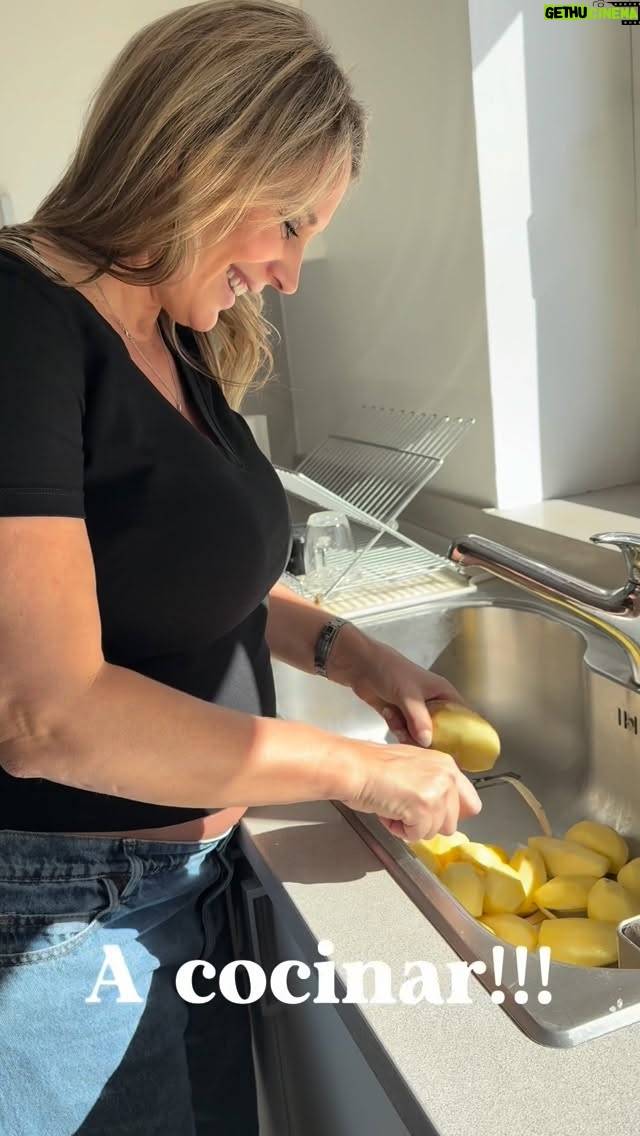 Rocío Marengo - 5K Likes - SORTEOOOO!!!! 🎁

Nada mejor que cocinar con la freidora de aire con vapor de @lilianaelectrodomesticos , ayuda a mantener mejor los nutrientes de los alimentos!!! 

Y a vos te gustaría tener una????? 💛
Participa del SORTEO gana UNA para vos!!👇

1️⃣ Seguí a @marengorocio @lilianaelectrodomesticos y @ariel_hasenauer 
2️⃣ Comentá a quién le cocinarías primero 🔥
3️⃣ Likeá este post

Se define el 2/12 y lo anunciamos por historia.
 Muchos éxitos!!!!