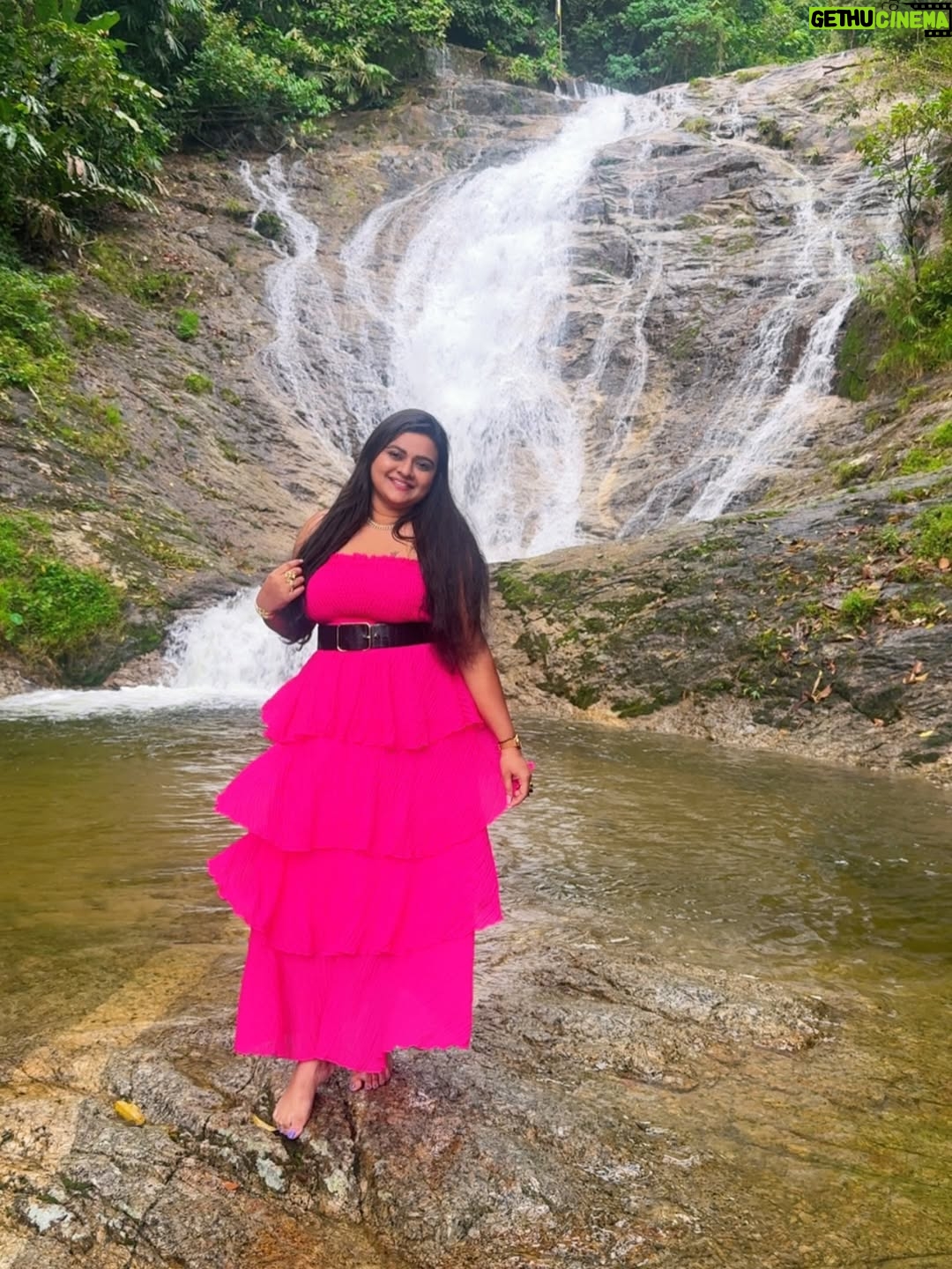 Rohini Reddy - 10.7K Likes - 💕💕
Thank you for the best trip Lowkya @skydreamtravels_by_lowkyapavan 

Had a nice time 😍

#newyear 
#malysia #cameron #skydreamtravels
