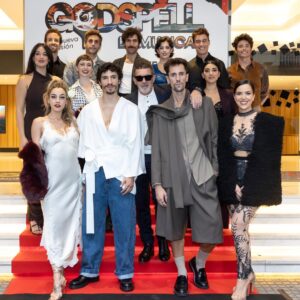 Roko Instagram - Hemos estrenado GODSPELL! 

El 30 de Octubre abrió sus puertas @godspellelmusicaloficial 
Beso cada tabla de este escenario que ya es CASA. 
Están siendo días preciosos de reencontrarme con sensaciones y emociones que amo. Cada mirada y gesto entre compañeros y la interacción con el público que se acerca al @teatrodelsoho 
Hemos trabajado con conciencia cada parte de esta obra con la que esperamos transformarnos en comunidad y quizás ser un poco mejores para este mundo. Dando cada uno lo mejor que tenemos. 

El look divino de mi querida @luciacanonovias me acompañó ese día. Representación de la dedicación y la artesanía alcalaína :) (que orgullo de paisana y amiga) 

Gracias a @antoniobanderas por regalarnos este reto y este juego diario. Me siento muy agradecida💕
Poco más que aportaros con palabras. El resto lo tendréis que descubrir vosotr@s. Estaremos hasta el 11 de enero en mi Malaga de mis entrañas. 

Os esperamos en el teatro 🎭