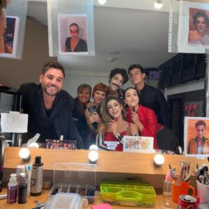 Roko Instagram - Hemos estrenado GODSPELL! 

El 30 de Octubre abrió sus puertas @godspellelmusicaloficial 
Beso cada tabla de este escenario que ya es CASA. 
Están siendo días preciosos de reencontrarme con sensaciones y emociones que amo. Cada mirada y gesto entre compañeros y la interacción con el público que se acerca al @teatrodelsoho 
Hemos trabajado con conciencia cada parte de esta obra con la que esperamos transformarnos en comunidad y quizás ser un poco mejores para este mundo. Dando cada uno lo mejor que tenemos. 

El look divino de mi querida @luciacanonovias me acompañó ese día. Representación de la dedicación y la artesanía alcalaína :) (que orgullo de paisana y amiga) 

Gracias a @antoniobanderas por regalarnos este reto y este juego diario. Me siento muy agradecida💕
Poco más que aportaros con palabras. El resto lo tendréis que descubrir vosotr@s. Estaremos hasta el 11 de enero en mi Malaga de mis entrañas. 

Os esperamos en el teatro 🎭