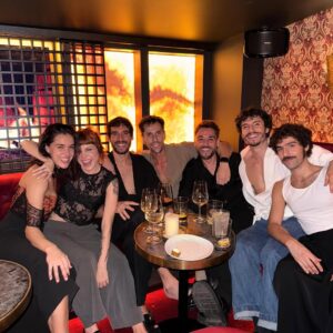 Roko Instagram - Hemos estrenado GODSPELL! 

El 30 de Octubre abrió sus puertas @godspellelmusicaloficial 
Beso cada tabla de este escenario que ya es CASA. 
Están siendo días preciosos de reencontrarme con sensaciones y emociones que amo. Cada mirada y gesto entre compañeros y la interacción con el público que se acerca al @teatrodelsoho 
Hemos trabajado con conciencia cada parte de esta obra con la que esperamos transformarnos en comunidad y quizás ser un poco mejores para este mundo. Dando cada uno lo mejor que tenemos. 

El look divino de mi querida @luciacanonovias me acompañó ese día. Representación de la dedicación y la artesanía alcalaína :) (que orgullo de paisana y amiga) 

Gracias a @antoniobanderas por regalarnos este reto y este juego diario. Me siento muy agradecida💕
Poco más que aportaros con palabras. El resto lo tendréis que descubrir vosotr@s. Estaremos hasta el 11 de enero en mi Malaga de mis entrañas. 

Os esperamos en el teatro 🎭