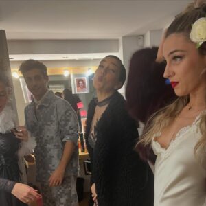 Roko Instagram - Hemos estrenado GODSPELL! 

El 30 de Octubre abrió sus puertas @godspellelmusicaloficial 
Beso cada tabla de este escenario que ya es CASA. 
Están siendo días preciosos de reencontrarme con sensaciones y emociones que amo. Cada mirada y gesto entre compañeros y la interacción con el público que se acerca al @teatrodelsoho 
Hemos trabajado con conciencia cada parte de esta obra con la que esperamos transformarnos en comunidad y quizás ser un poco mejores para este mundo. Dando cada uno lo mejor que tenemos. 

El look divino de mi querida @luciacanonovias me acompañó ese día. Representación de la dedicación y la artesanía alcalaína :) (que orgullo de paisana y amiga) 

Gracias a @antoniobanderas por regalarnos este reto y este juego diario. Me siento muy agradecida💕
Poco más que aportaros con palabras. El resto lo tendréis que descubrir vosotr@s. Estaremos hasta el 11 de enero en mi Malaga de mis entrañas. 

Os esperamos en el teatro 🎭