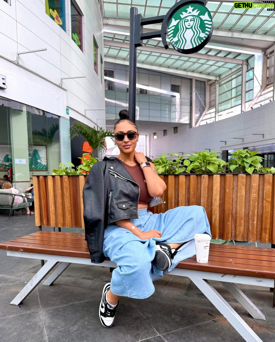 Rosaline Meurer - 1.1K Likes - Everything in 2026 aligns perfectly for me 🙏 

Just a girl trusting the process and enjoying the journey… Whatever makes your soul happy DO THAT 😊 

*excited* 🙈 

#QUEENOFALLQUEENS👑