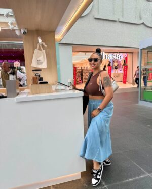 Rosaline Meurer Instagram - Everything in 2026 aligns perfectly for me 🙏
Just a girl trusting the process and enjoying the journey… Whatever makes your soul happy DO THAT 😊
*excited* 🙈
#QUEENOFALLQUEENS👑