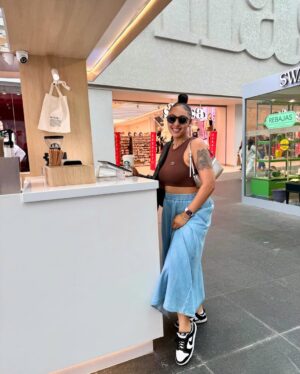 Rosaline Meurer Instagram - Everything in 2026 aligns perfectly for me 🙏
Just a girl trusting the process and enjoying the journey… Whatever makes your soul happy DO THAT 😊
*excited* 🙈
#QUEENOFALLQUEENS👑