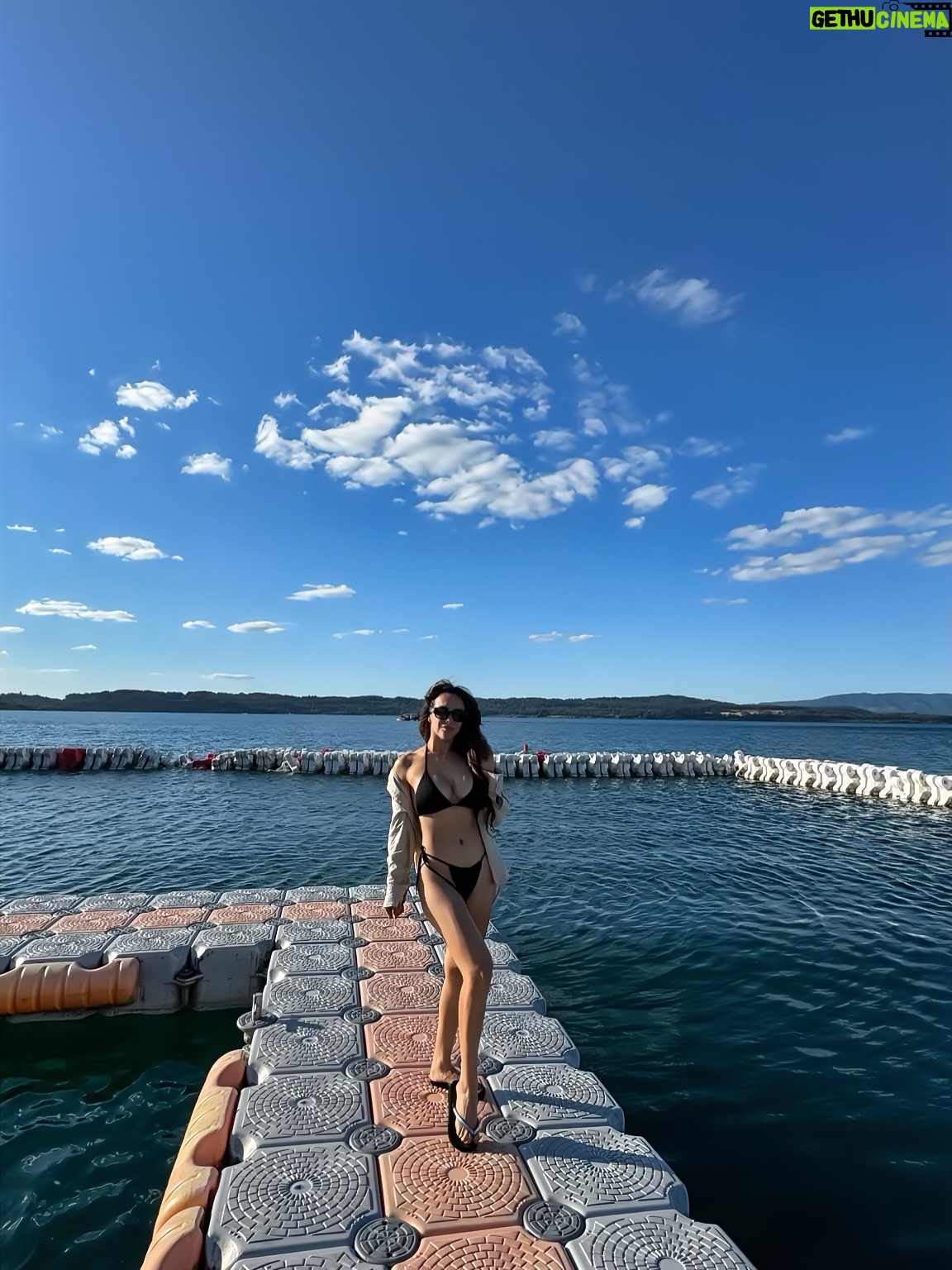 Rosángela Espinoza - 3 Likes - Hice un poquito de todo: diversión, naturaleza y lago 🌊💚 Próximo destino: en proceso ✈️🙌🏻
¿A qué país viajarían si pudieran hacerlo ahora mismo? ✈️😍