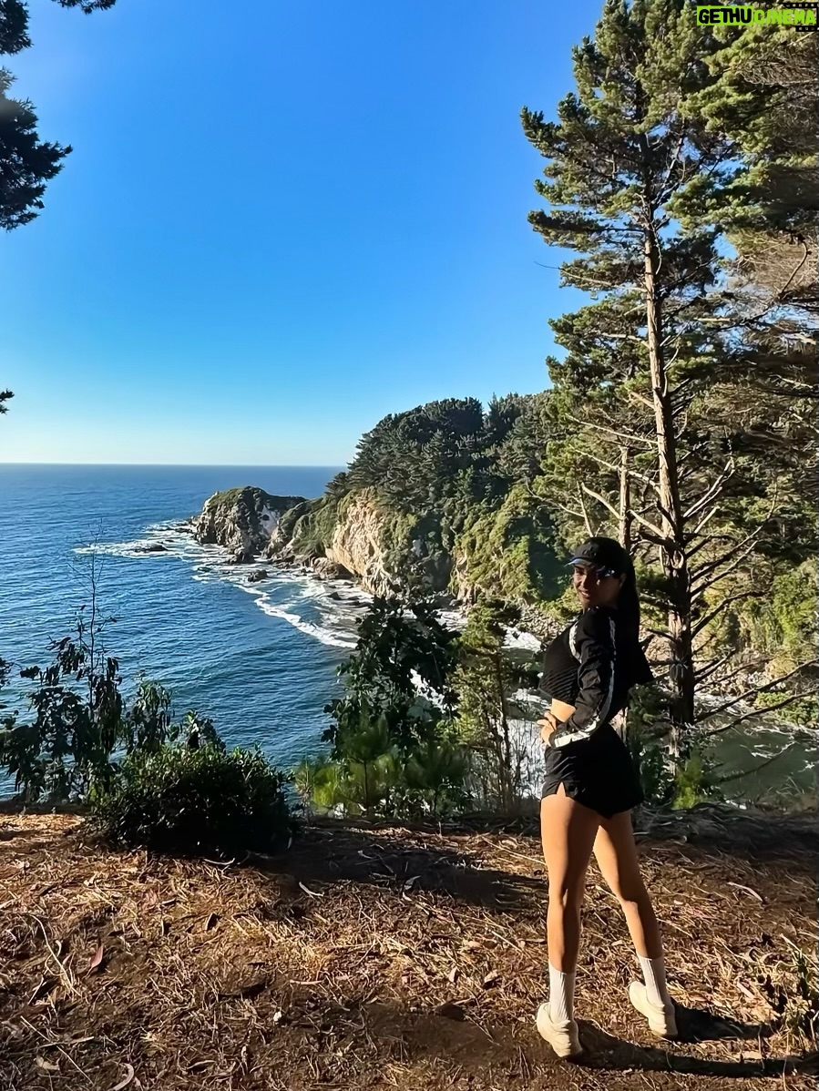 Rosángela Espinoza - 3 Likes - Qué privilegio es detenerse y apreciar la belleza de la naturaleza 🥹😭♥️Hoy agradezco tener salud, poder salir a correr y, sobre todo, regalarme estos paisajes que para mí no tienen precio 🌿☀️. 
Ya regreso a mi Lima con una energía más bonita 🥰. Con todas las ganas de empezar ya con mis actividades 🥂🤍🫶🏻📺🎙️🎬📸🐶🏠📖💪🏋️💸✍️
Que nunca nos falten razones para vivir con el corazón lleno de amor 🤍.