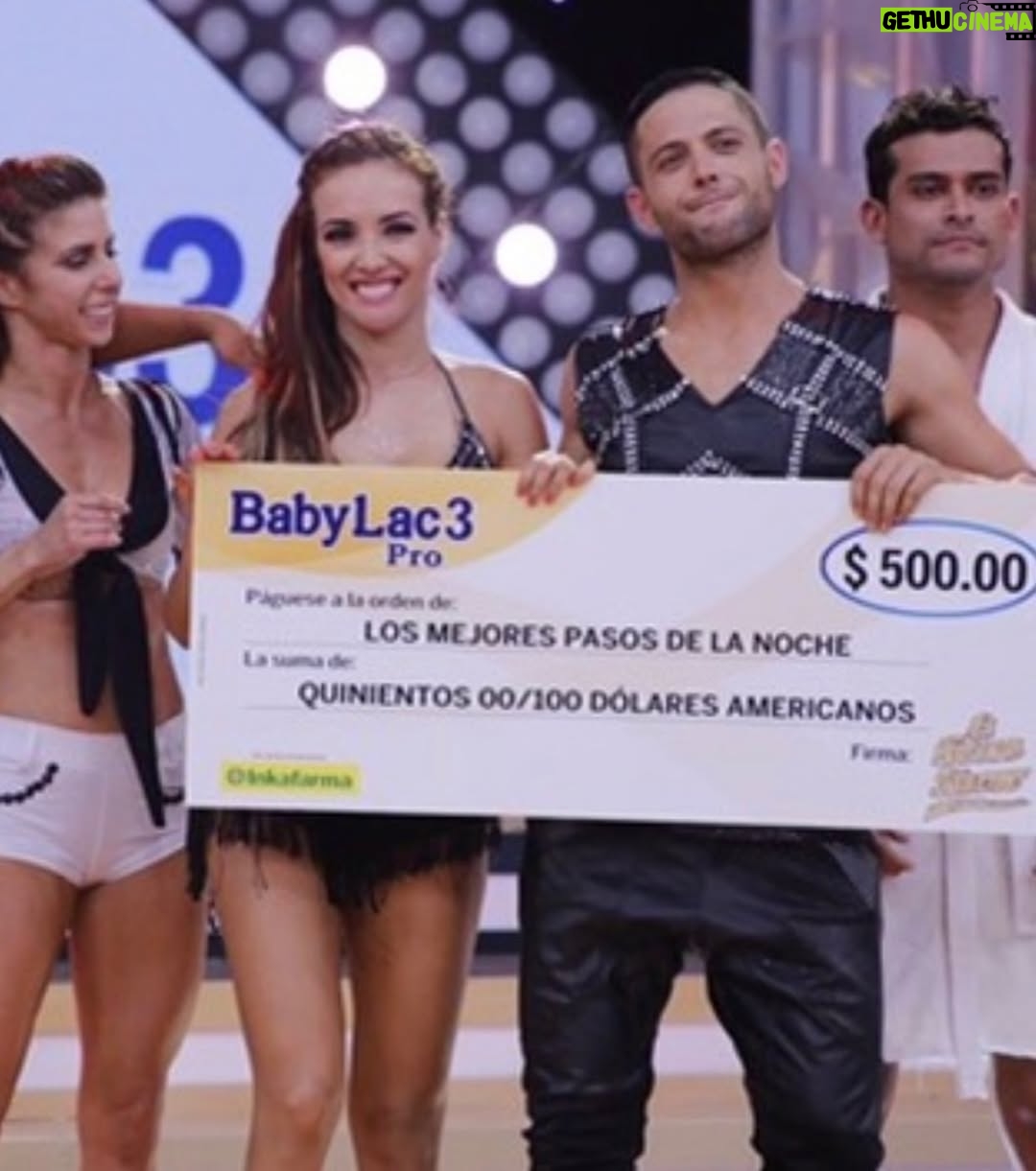 Rosángela Espinoza - 3 Likes - Cómo olvidar un año así… #2016 🥹🏆🏆
Ahí nació una frase que hasta hoy me acompaña: “Todo esfuerzo tiene su recompensa”.
Recuerdo perfectamente el día que me presentaron en la pista de baile… yo, sin haber hecho una cargada de baile en mi vida. Y aun así, terminé levantando dos copas 🏆🏆.
La primera, en mi temporada, enfrentándome a increíbles competidoras.
La segunda, en la gala final, compitiendo con los mejores de ambas temporadas.
Nada fue fácil. Lo logré a base de muchísimo esfuerzo, disciplina y trabajo en equipo junto a mi partner Lucas Piro y un gran equipo detrás.
Hubo caídas, lágrimas, lesiones y momentos de dolor… pero jamás me rendí. Porque mis sueños siempre pesaron más que cualquier obstáculo.
Y sí, también rescaté a Tommy de la pista y viví muchas cositas más que hoy recuerdo con el corazón lleno.
2016 no solo me dio copas… me dejó lecciones que marcaron mi vida para siempre ✨