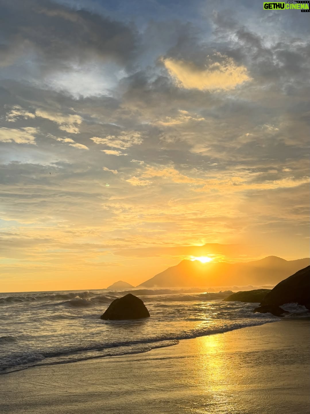 Rosángela Espinoza - 3 Likes - Muito bonito, Brasil ✨. Aprovechando en tomarme fotos en este precioso lugar y sunset 🇧🇷🤍. Si me desconecto ya saben porque 🤭🌅🫶🏻