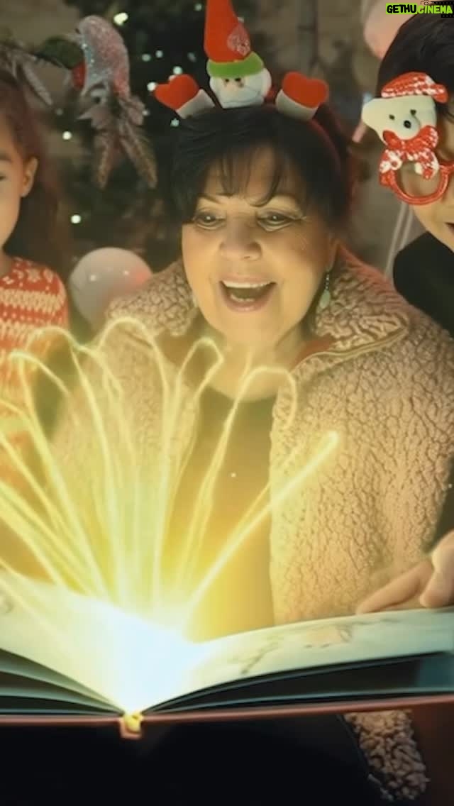 Rosario Prieto - 207 Likes - “🎉 ¡La Navidad ha llegado a @estadeshow y @quinta10.ccs ! 🎄✨ Nuestra directora @caritoeljuri nos invita a celebrar la unión familiar en esta época especial. 💖 Nuestro CEO, @hectormedinatv , y el vicepresidente, @soygregorycarrillo , comparten un poderoso mensaje de amor y prosperidad para todos los venezolanos. ¡Que el 2026 traiga abundancia y oportunidades para seguir construyendo un futuro maravilloso! 🌟 #Navidad #UniónFamiliar #Venezuela”

@rosarioprietop @erickcastillotrainer @russicolina @mazaraquel @romanosbarbershop @almaelmusical @rossmonasterios @androgenaoficial @pralaya_cafe