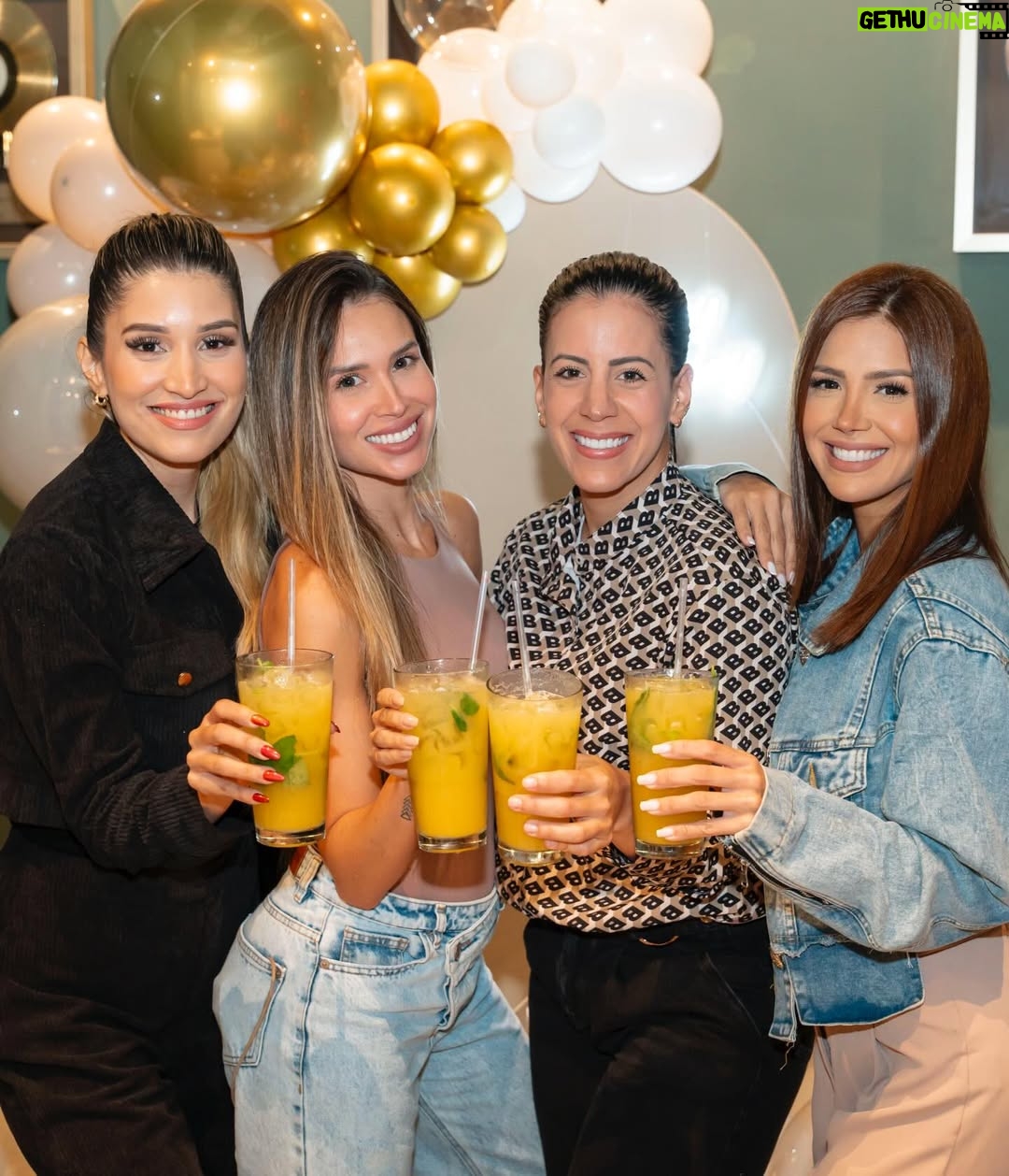Rosmeri Marval - 199K Likes - Definitivamente que afortunada soy 🥹🙏🏻 Gracias por hacer mi día especial como siempre esposito @aranone y por esta sorpresa tan bonita y celebrar conmigo amigos 🥰 Los amo

📸 @orlyrivasphoto 
📍 @hardrockcafeccs