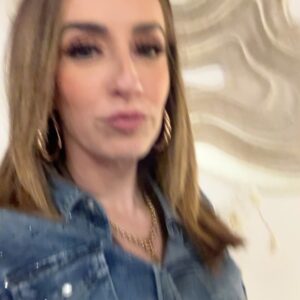 Rossana Nájera Instagram - Apapacho Team💞 Hay amigos que son familia, son vitamina: llenan de fuerza, iluminan el alma y transforman los días grises en luz. Son los favoritos del corazón, los que nos recuerdan que la vida siempre es más bonita cuando se camina bien acompañado❤️ Los amo!!! Recuerdos del #ChocoFest hace 2 semanas ✨🥰 #TB
