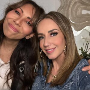 Rossana Nájera Instagram - Apapacho Team💞 Hay amigos que son familia, son vitamina: llenan de fuerza, iluminan el alma y transforman los días grises en luz. Son los favoritos del corazón, los que nos recuerdan que la vida siempre es más bonita cuando se camina bien acompañado❤️ Los amo!!! Recuerdos del #ChocoFest hace 2 semanas ✨🥰 #TB