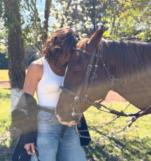 Rossana Nájera Instagram - Fotos de mis últimas semanas… 💛
Se acaba el año y no quiero que se vuelvan #tbt guardadas en el carrete 😜