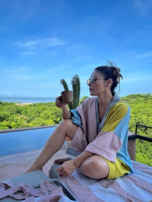 Rossana Nájera Instagram - Cómo llenar el corazón de felicidad en 24hrs?…. Así! 💕👭🏻☀️🌊👙🎶🌴🥥🩷✨
Las amo y amo tenerlas en mi vida!
