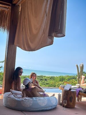 Rossana Nájera Instagram - Cómo llenar el corazón de felicidad en 24hrs?…. Así! 💕👭🏻☀️🌊👙🎶🌴🥥🩷✨
Las amo y amo tenerlas en mi vida!