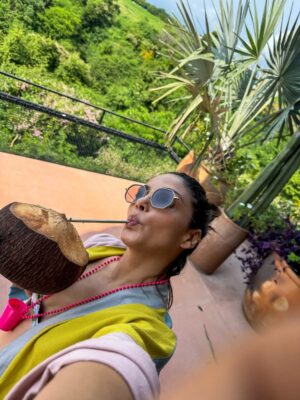 Rossana Nájera Instagram - Cómo llenar el corazón de felicidad en 24hrs?…. Así! 💕👭🏻☀️🌊👙🎶🌴🥥🩷✨
Las amo y amo tenerlas en mi vida!